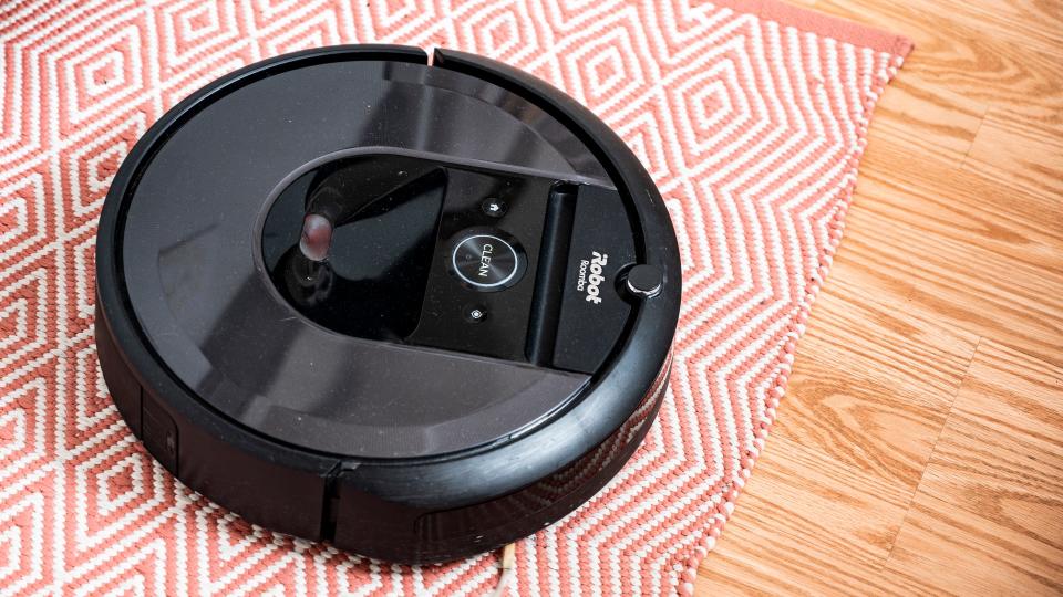 Best cat gifts: iRobot Roomba i7+