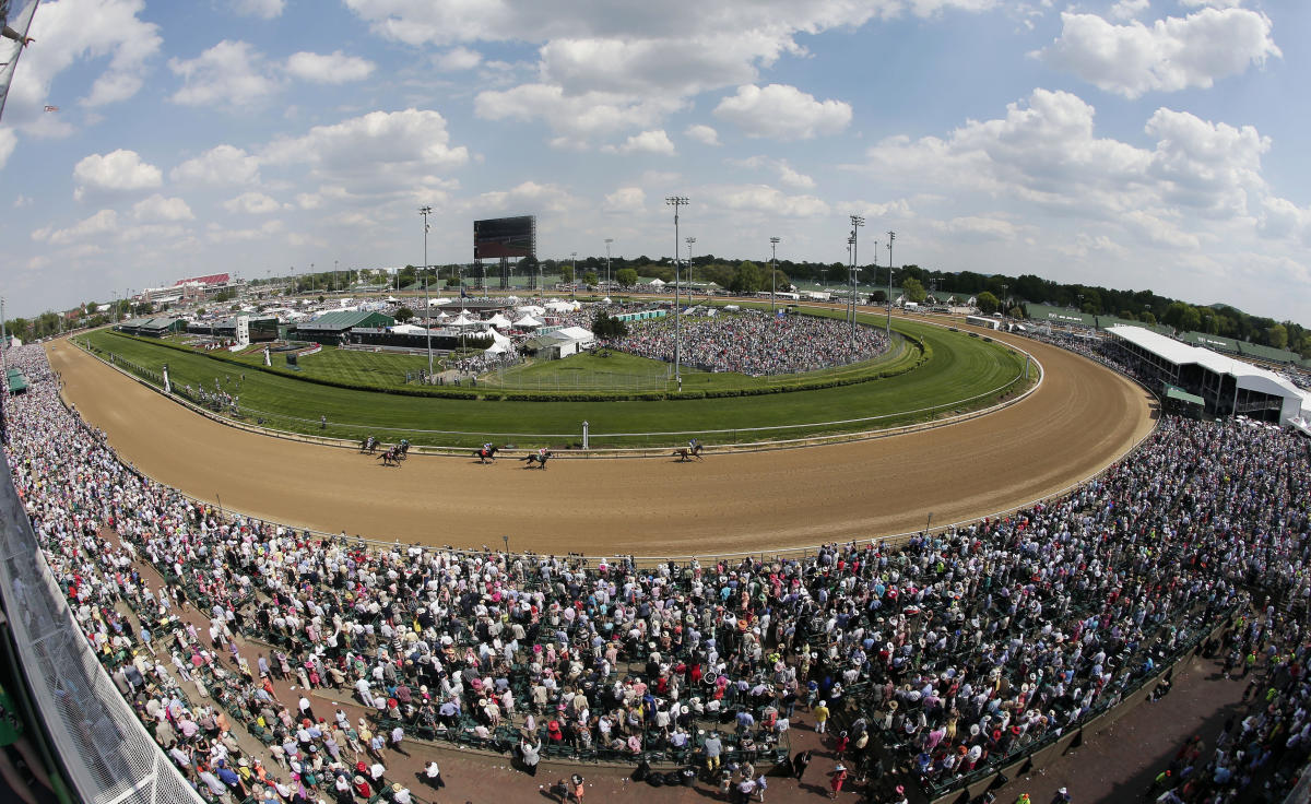 Churchill Downs to resume racing at fall meet with no changes