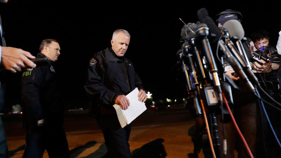 <p>Austin Police Chief Brian Manley, right, prepares to brief the media, Wednesday, March 21, 2018, in the Austin suburb of Round Rock, Texas. (Photo: Eric Gay/AP) </p>