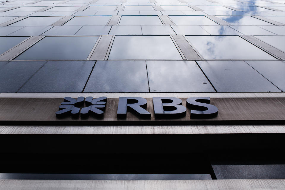 <strong>Bancos rescatados (4)</strong>: Royal Bank of Scotland, Northern Rock, Halifax Bank of Scotland y Lloyds.<br><br> <strong>Coste para el Estado</strong>: 92.200 millones de euros.<br><br>(Foto: David Cliff / NurPhoto / Getty Images).