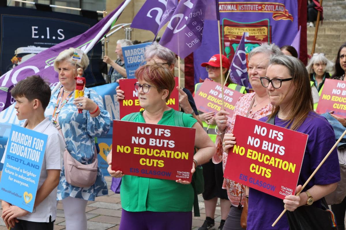 Loads flock to Glasgow city centre for education rally <i>(Image: Newsquest)</i>