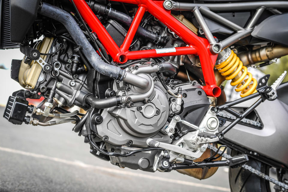 Hypermotard_950_Static 42_UC70263_Preview