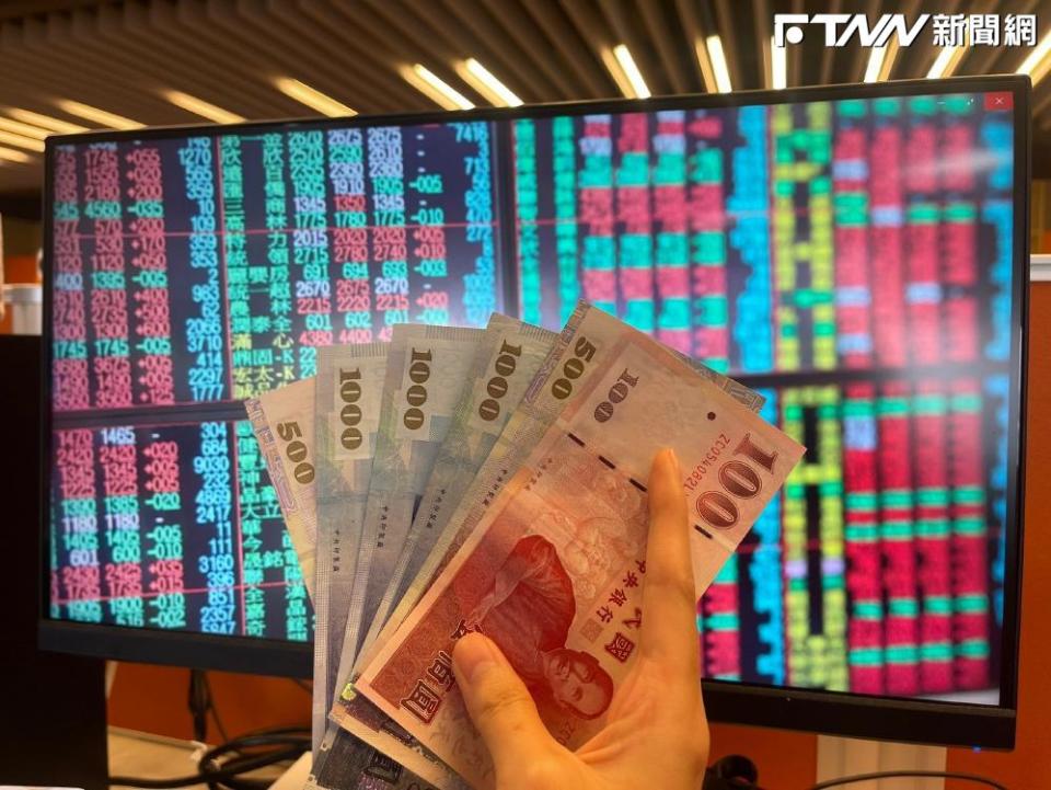 復華台灣科技優息（00929）日前宣布調漲配息至0.2元，今日卻遭外資砍3.3萬張列第一，已連2天都被賣成冠軍。（示意圖／資料照）