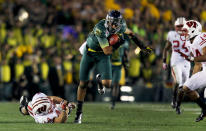 PASADENA, CA - JANUARY 02: Wide receiver Lavasier Tuinei #80 of the Oregon Ducks runs after a catch past Chris Borland #44 of the Wisconsin Badgers in the fourth quarter at the 98th Rose Bowl Game on January 2, 2012 in Pasadena, California. (Photo by Jeff Gross/Getty Images)