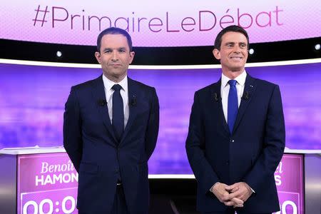 French Socialist party politicians, former prime minister Manuel Valls (R) and former education minister Benoit Hamon (L) pose before the final debate in the French left's presidential primary election in La Plaine-Saint-Denis, near Paris, France, January 25, 2017. REUTERS/Bertrand Guay/Pool