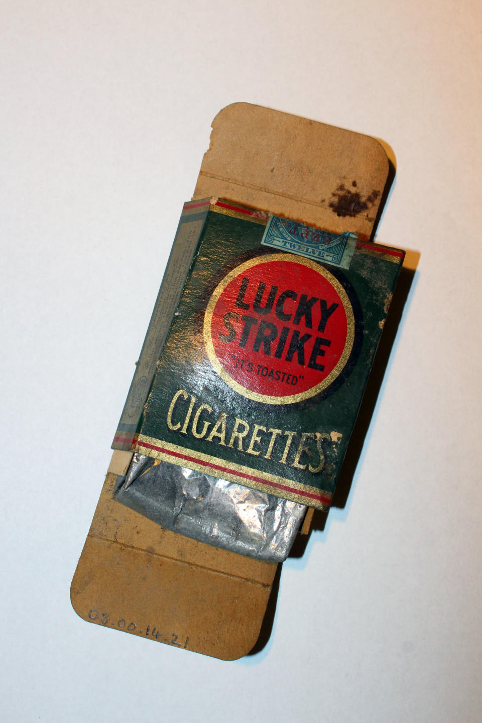 <p>This Lucky Strike package was found under floorboards of an apartment kitchen in 2008. (Photo: Caters News) </p>