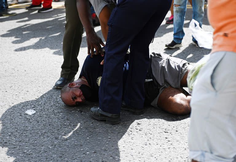 En la mayoría de los casos documentados por la organización, las personas arrestadas fueron mantenidos en régimen de incomunicación durante días