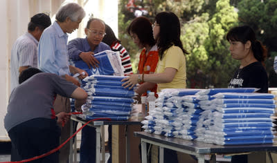 中鋼股東會發紀念品（2）