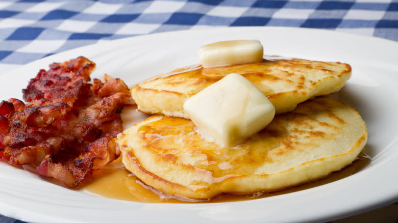 buttermilk pancakes with bacon