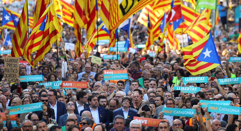 Puigdemont and other Catalan regional government members attend a demonstration&nbsp;organized by Catalan pro-independence movements in Barcelona on Oct. 21. (Photo: Ivan Alvarado / Reuters)