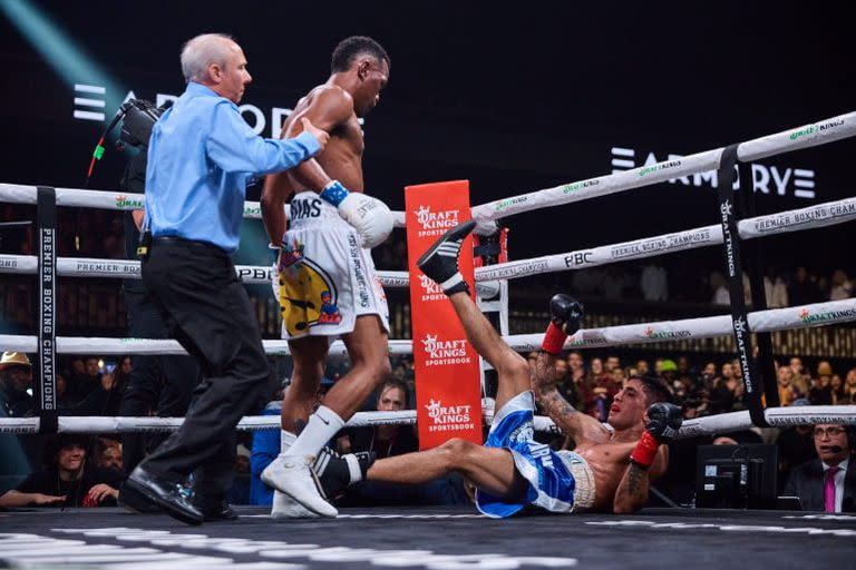 Jeremías Ponce va a la lona en el quinto round, preludio de la derrota ante el puertorriqueño Subriel Matías