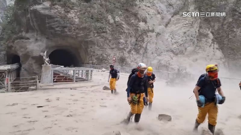 專家建議清查山崩落石地點，若有必要可開挖一些避難設施。