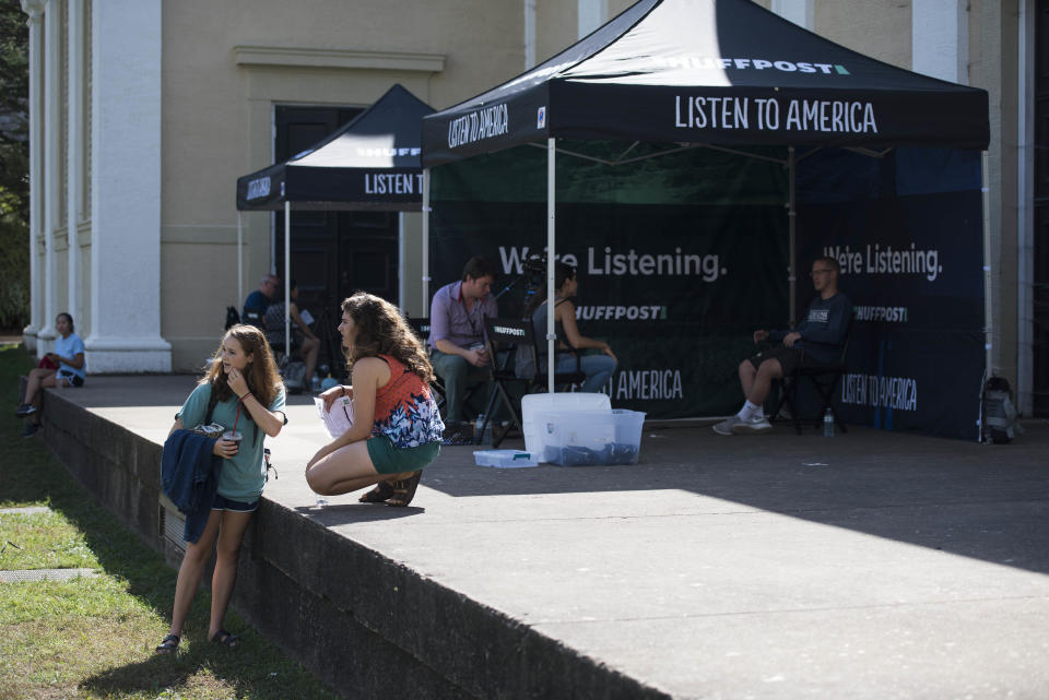 Maggie Servais and Kate Bellows chat during HuffPost's visit to the University of Virginia.