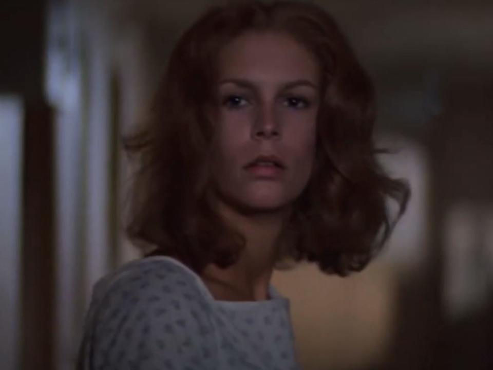 laurie standing in a hospital gown in halloween ii