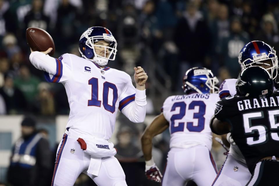 New York Giants QB Eli Manning made some critical mistakes against the Philadelphia Eagles. (AP)