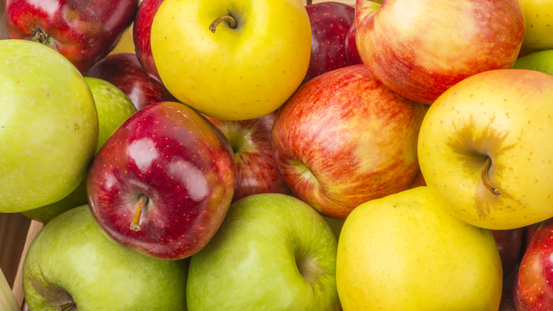 Various types of apples
