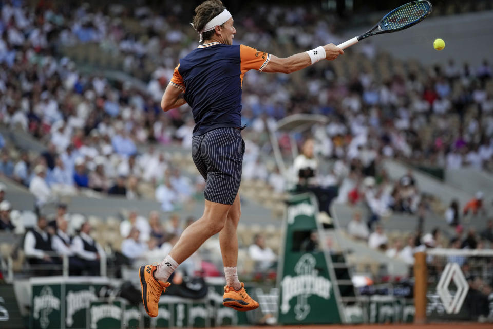 Norway's Casper Ruud plays a shot against Germany's Alexander Zverev during their semifinal match of the French Open tennis tournament at the Roland Garros stadium in Paris, Friday, June 9, 2023. (AP Photo/Christophe Ena)