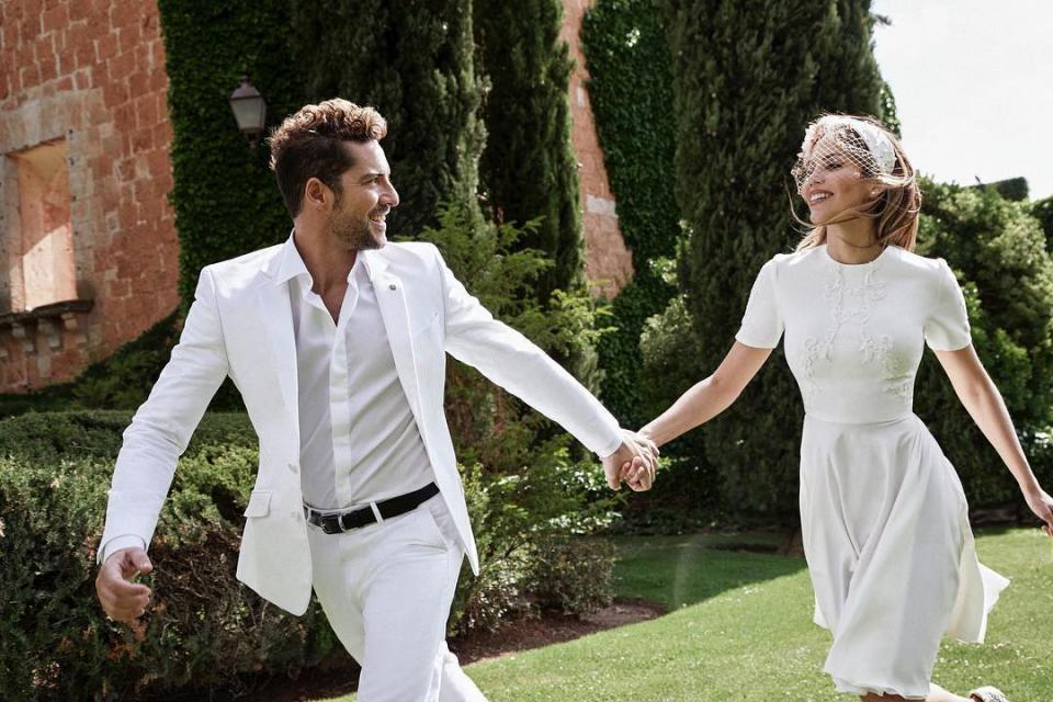 <p>Y es que David Bisbal y Rosanna Zanetti están viviendo uno de los mejores veranos de su vida tras la boda por sorpresa que celebraron a principios de julio en un pequeño pueblo de Segovia. Ninguna crítica parece poder arruinar su gran momento ni la especial relación que la venezolana tiene con la hija del cantante. (Foto: Instagram / <a rel="nofollow noopener" href="http://www.instagram.com/rosannazanetti/?hl=es" target="_blank" data-ylk="slk:@rosannazanetti;elm:context_link;itc:0;sec:content-canvas" class="link ">@rosannazanetti</a>). </p>