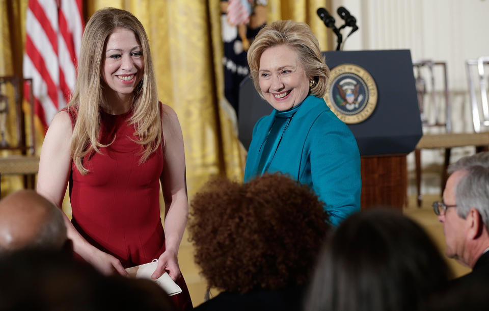 WASHINGTON, DC - NOVEMBER 20:  Former U.S. Secretary of State Hillary Clinton (R) and her daughter Chelsea (L)  greet guests before U.S. President Barack Obama awarded former U.S. President Bill Clinton the Presidential Medal of Freedom in the East Room at the White House on November 20, 2013 in Washington, DC. (Photo by Win McNamee/Getty Images)