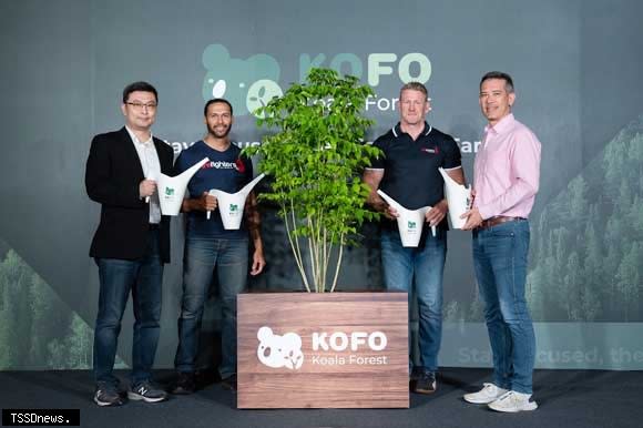 尚凡國際董事長張家銘(左1)、澳洲消防隊Dennis Fay和David Rogers(左2、右2)和澳大利亞昆士蘭州駐台代表Patrick Hafenstein 劉培希(右1)一同推廣綠色專注App『KOFO』