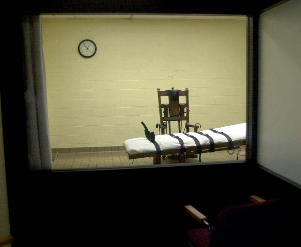 A view of the death chamber from the witness room at the Southern Ohio Correctional Facility (Getty Images)