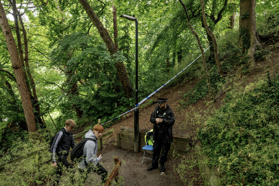 Matthew Trickett 的屍體，在英國時間 5 月 20 日下午 5 時許被發現。案件發生後，公園的山坡被列為封鎖範圍。 (Photo by Dan Kitwood/Getty Images)