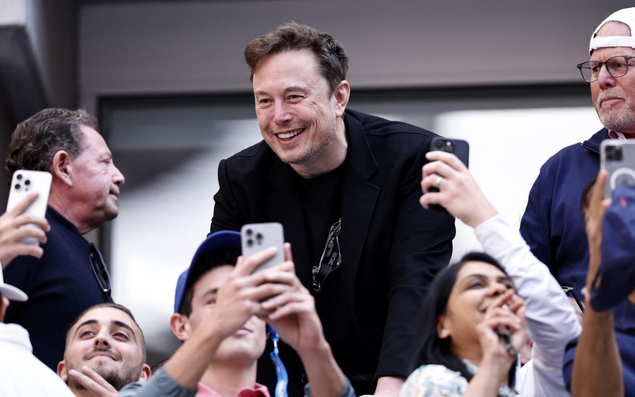 Elon Musk posed for selfies at the final of the US Open