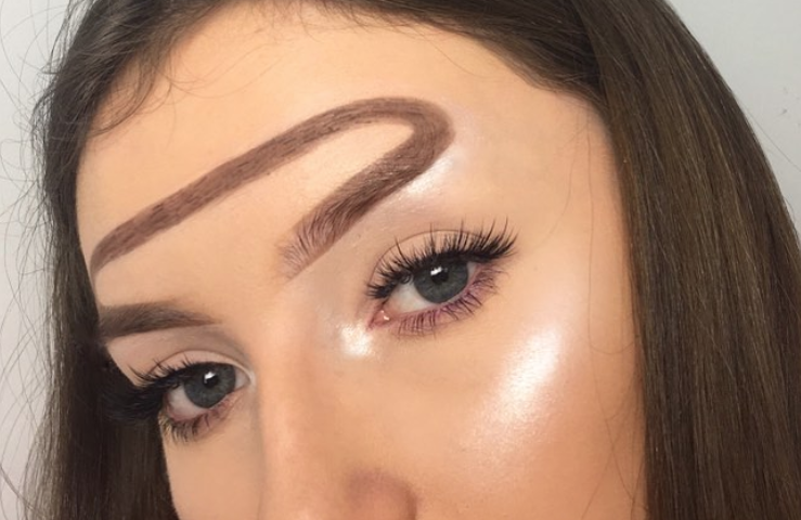 „Halo Brows“ sind der neueste Schrei im Netz. (Bild: Instagram/hannahdoesmakeupp)