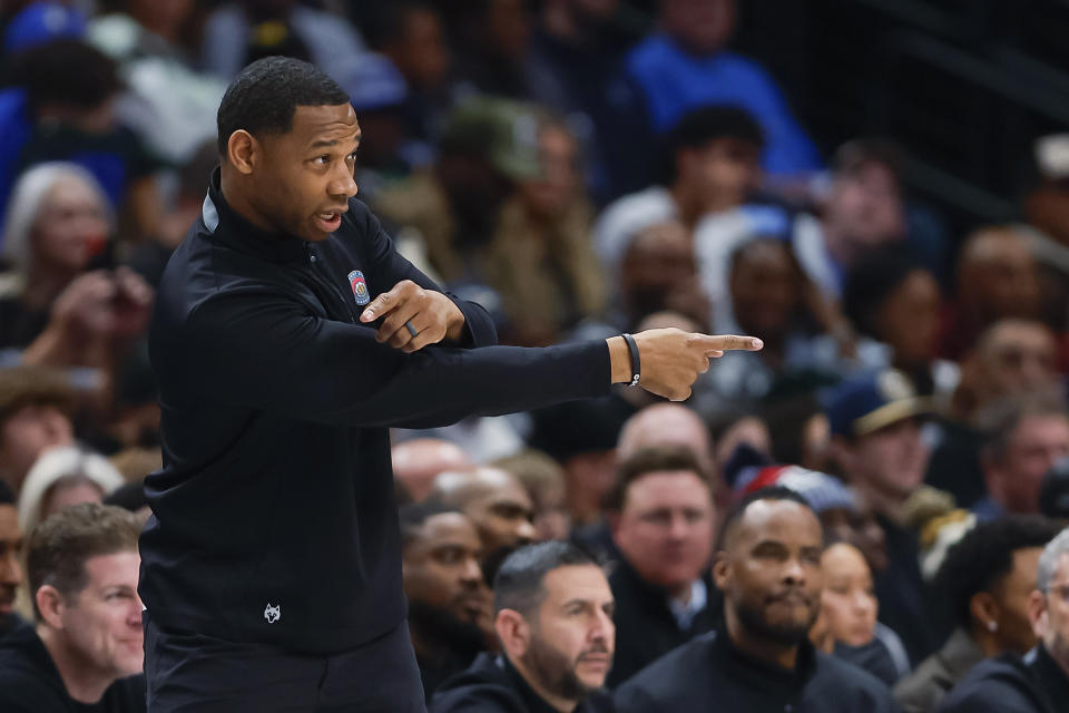 New Orleans Pelicans coach Willie Green signals to players during the second half of the team's NBA basketball game against the Dallas Mavericks, Saturday, Jan. 13, 2024, in Dallas. (AP Photo/Brandon Wade)