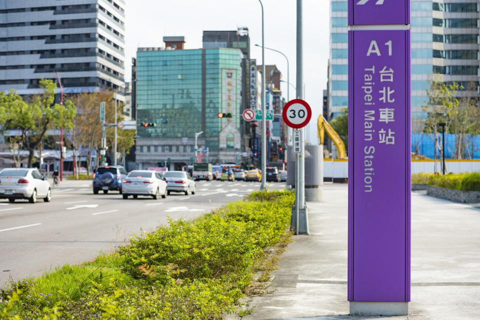 有網友好奇「大家都說住台北不用買車是真的嗎？」掀起討論。（示意圖，非圖片當事人。圖片來源：Getty Creative）