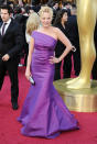 Virginia Madsen - sie entschied sich für die Farbe Lila! Von Yahoo! bekommt sie daher natürlich die Style-Note 1!