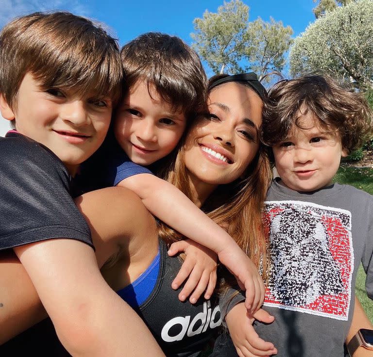 Thiago, Mateo y Ciro protagonizaron una postal de ensueño que Antonela subió a sus redes sociales (Foto: Instagram/@antonelaroccuzzo)