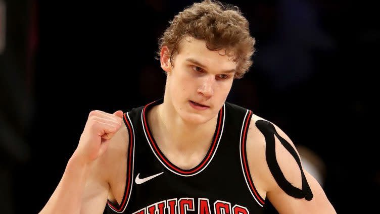 Lauri Markkanen got the rare upper hand on Stephen Curry Wednesday night. (Getty)