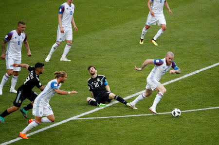 Soccer Football - World Cup - Group D - Argentina vs Iceland - Spartak Stadium, Moscow, Russia - June 16, 2018 Argentina's Lionel Messi and Iceland's Aron Gunnarsson REUTERS/Christian Hartmann