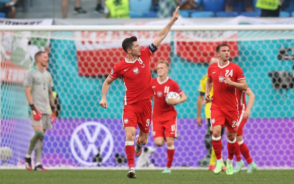 Lewandowski and his teammates sprint back to the centre circle - GETTY IMAGES