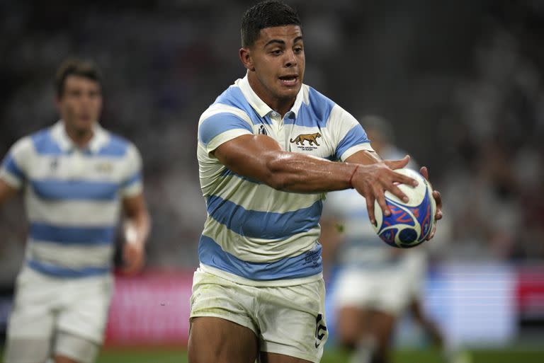 Santiago Chocobares estuvo desde el arranque en el estreno de los Pumas, que no tuvieron respuestas