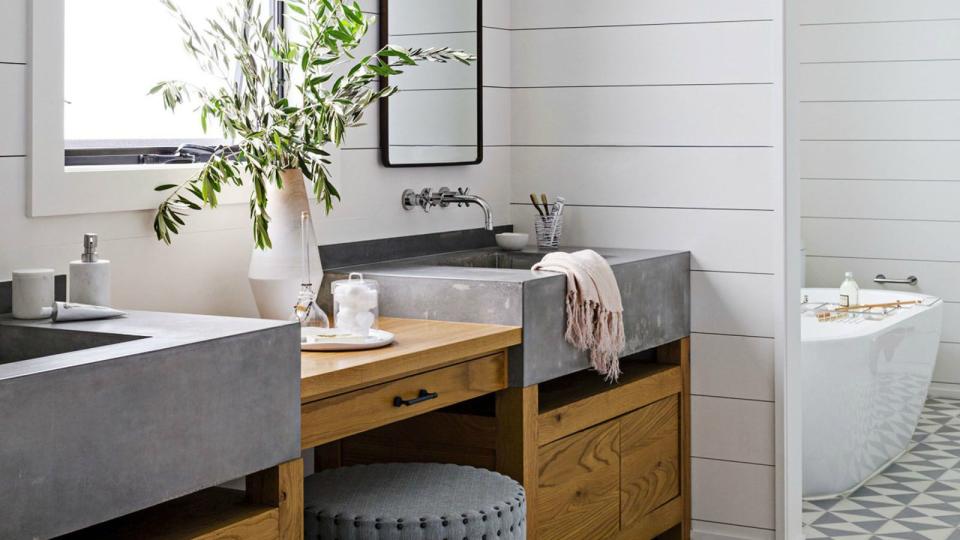 shiplap bathroom