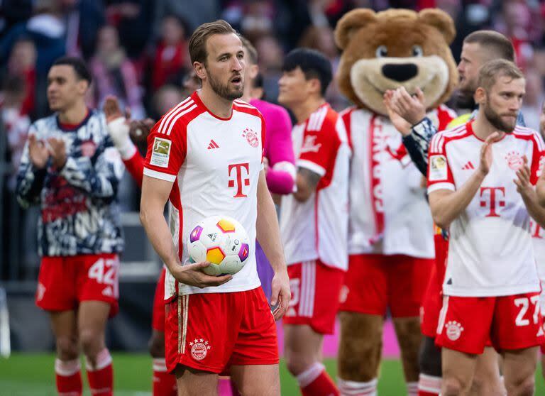 Harry Kane logró un triple en su último partido con Bayer Munich y se despegó aun mas de sus perseguidores