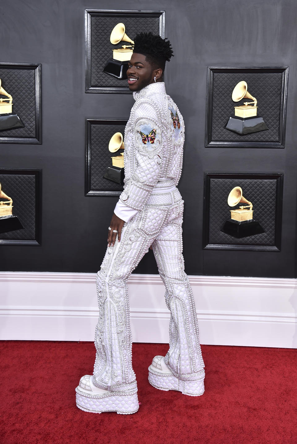 Lil Nas X llega a la 64ta entrega anual de los premios Grammy, el domingo 3 de abril de 2022 en Las Vegas. (Foto por Jordan Strauss/Invision/AP)