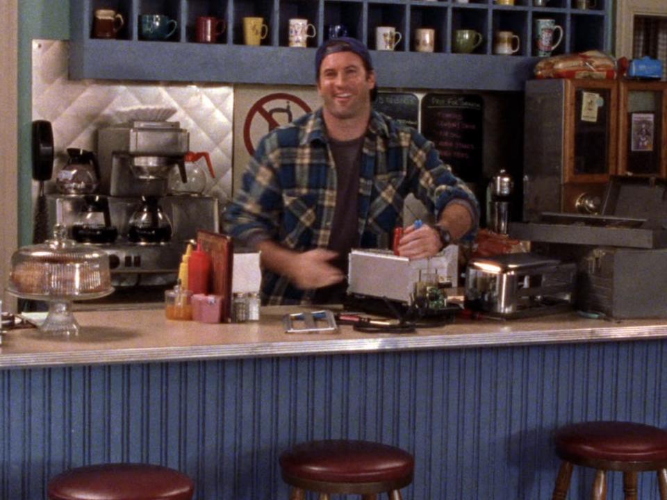 luke standing behind the counter of his diner on gilmore girls season two