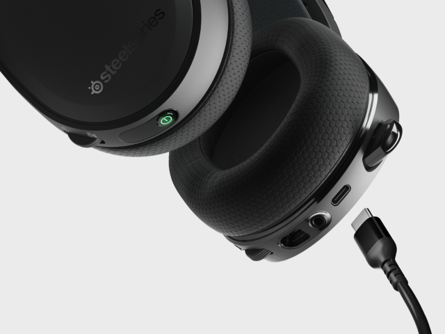 SteelSeries updates its Arctis 7 headsets with longer battery life