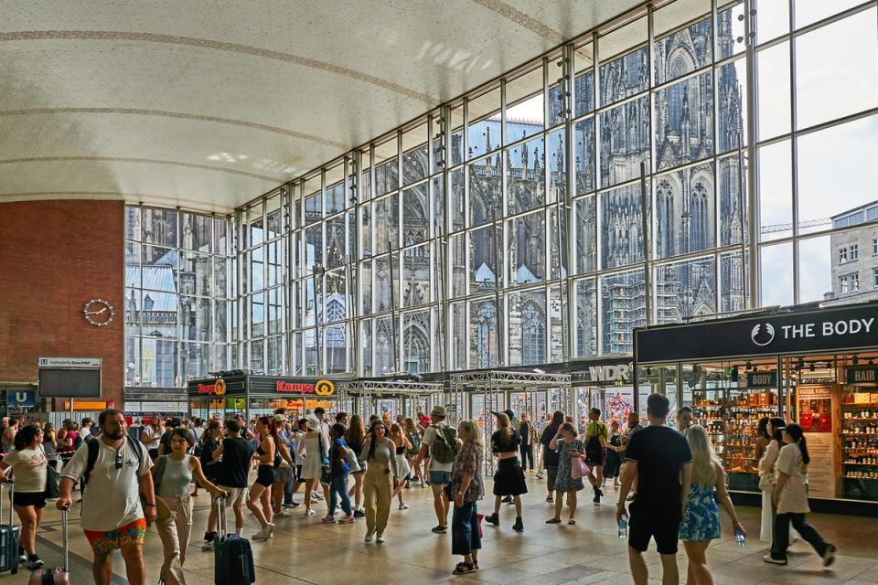 Crowds in Cologne’s railway station (Getty)