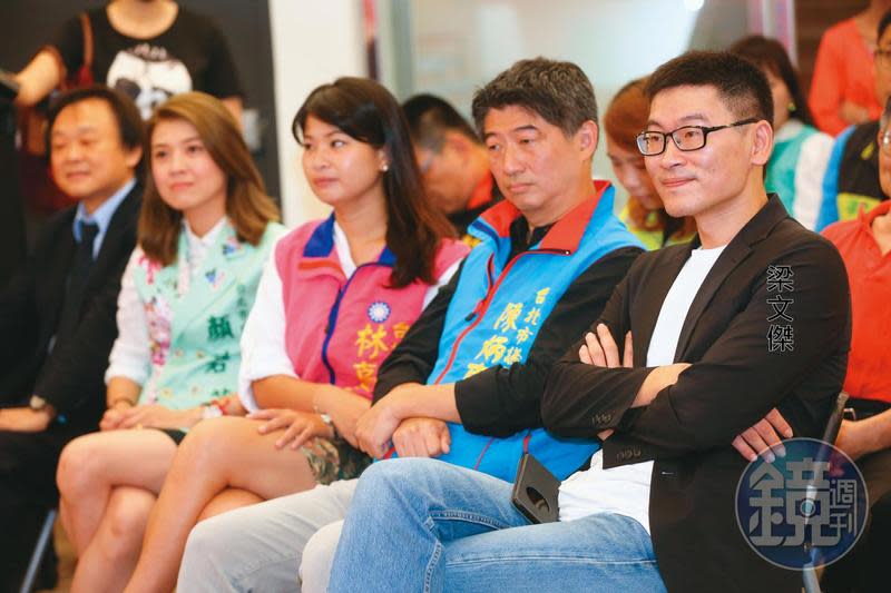 民進黨討論「一年條款」時，中常委、台北市議員梁文傑曾擔憂會導致「舊疾復發」，再爆出黑道入黨情事。