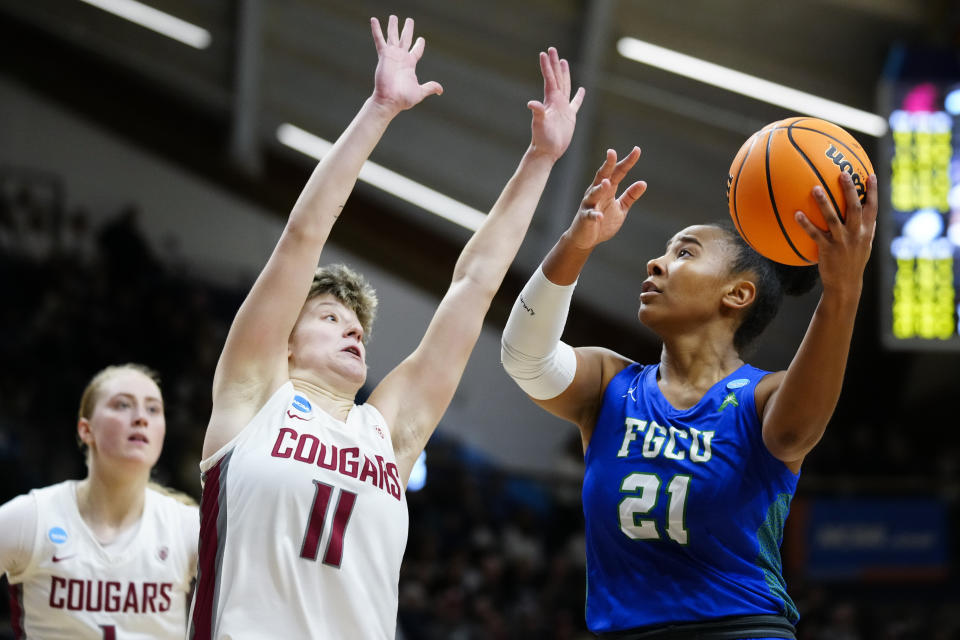 Florida Gulf Coast's Kierra Adams shoots against Washington State's Astera Tuhina during the second half of a first-round college basketball game in the NCAA Tournament, Saturday, March 18, 2023, in Villanova, Pa. (AP Photo/Matt Rourke)