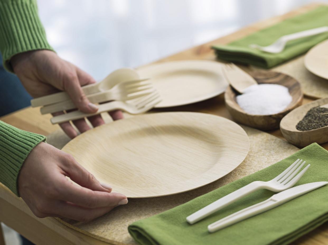 Place setting with eco-friendly tableware