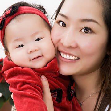 Whether you're taking pictures at home or in a studio, we have the recipe for capturing good photos of your kids during the holidays. If you follow these tips on how to dress your kids and how to keep them happy, we promise you'll have memories to last a lifetime.