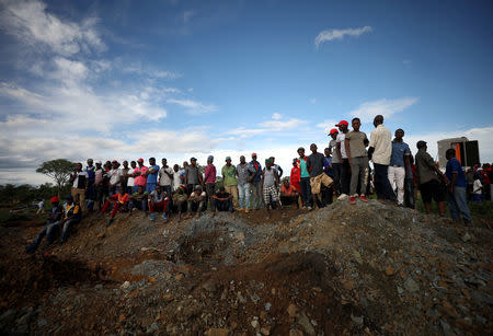 Onlookers wait for news as retrieval efforts proceed for trapped artisanal gold miners near Kadoma, Zimbabwe, February 16, 2019, REUTERS/Mike Hutchings