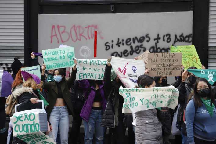 Feministas marchan a favor del aborto legal y seguro en Pachuca | Foto: Oscar Sánchez