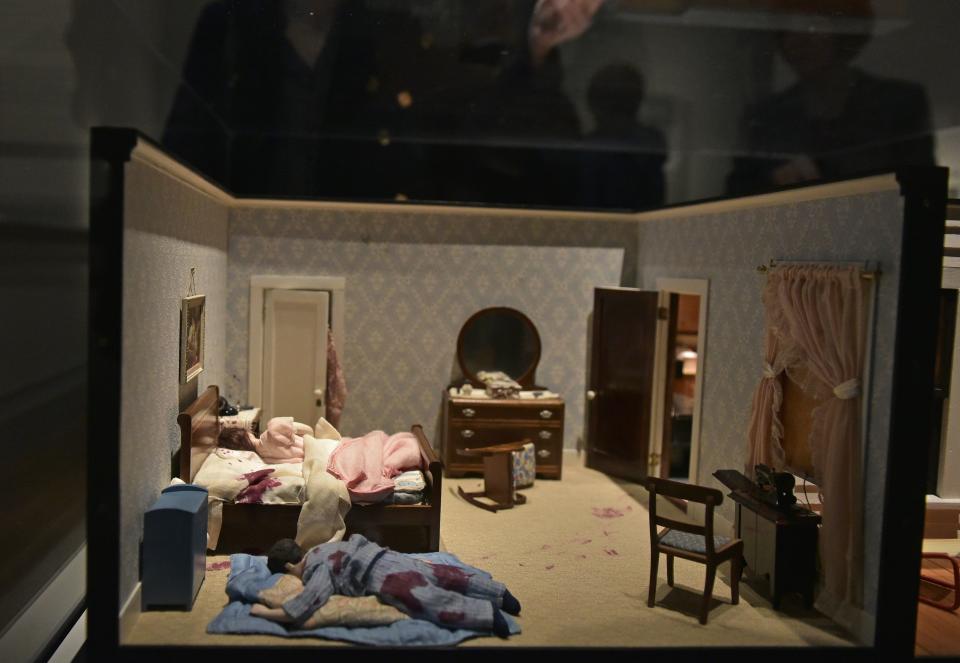 Diorama “Vivienda de tres habitaciones”, de Frances Glessner Lee. (Foto MANDEL NGAN/AFP via Getty Images)