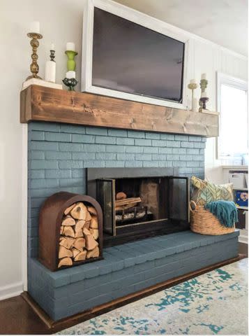 <p><a href="https://www.lovelyetc.com/how-to-paint-a-brick-fireplace-the-right-way/" data-component="link" data-source="inlineLink" data-type="externalLink" data-ordinal="1">Lovely Etc.</a></p>